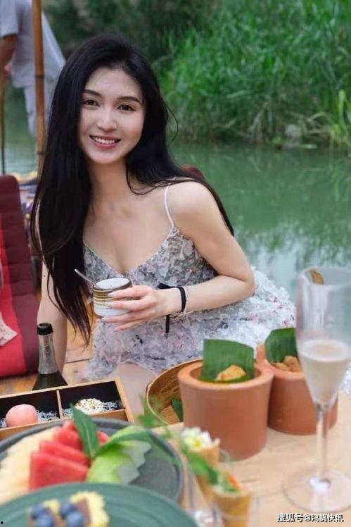 网红小婉吃瓜,揭秘娱乐圈幕后真相